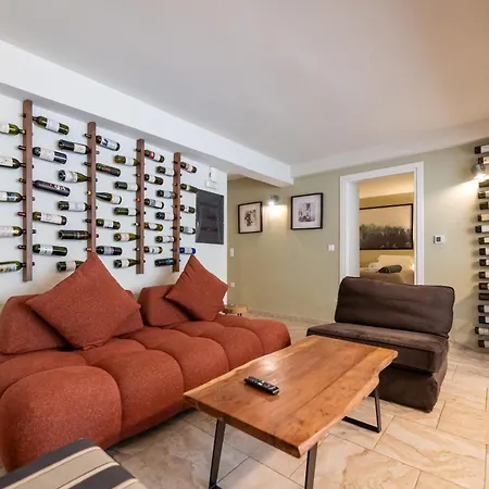 - Villa Kalamata
